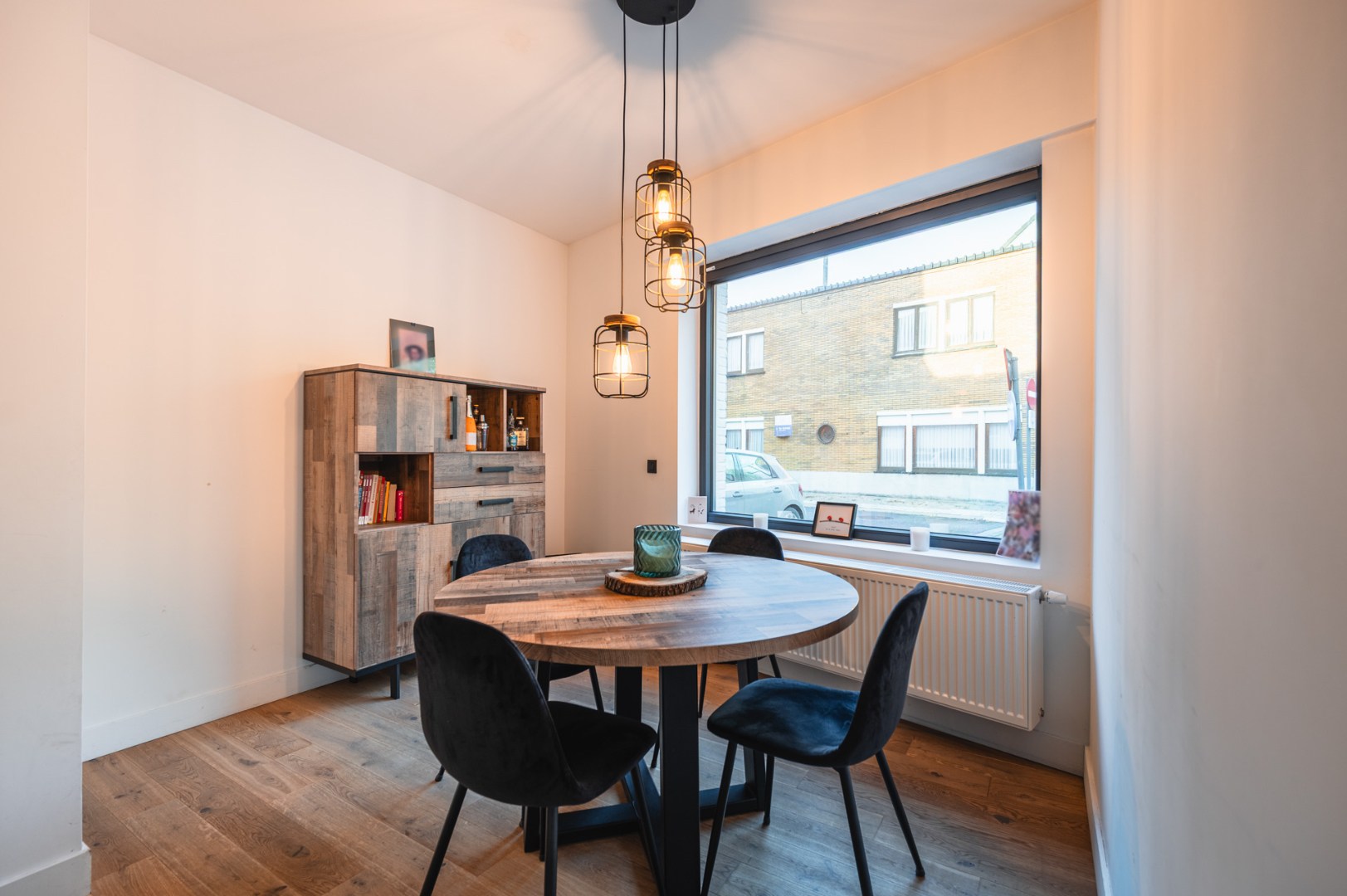 Gerenoveerde hoekwoning te koop in Harelbeke met 3/4 slaapkamers, inpandige garage, zonnige tuin en dakterras. - foto 4