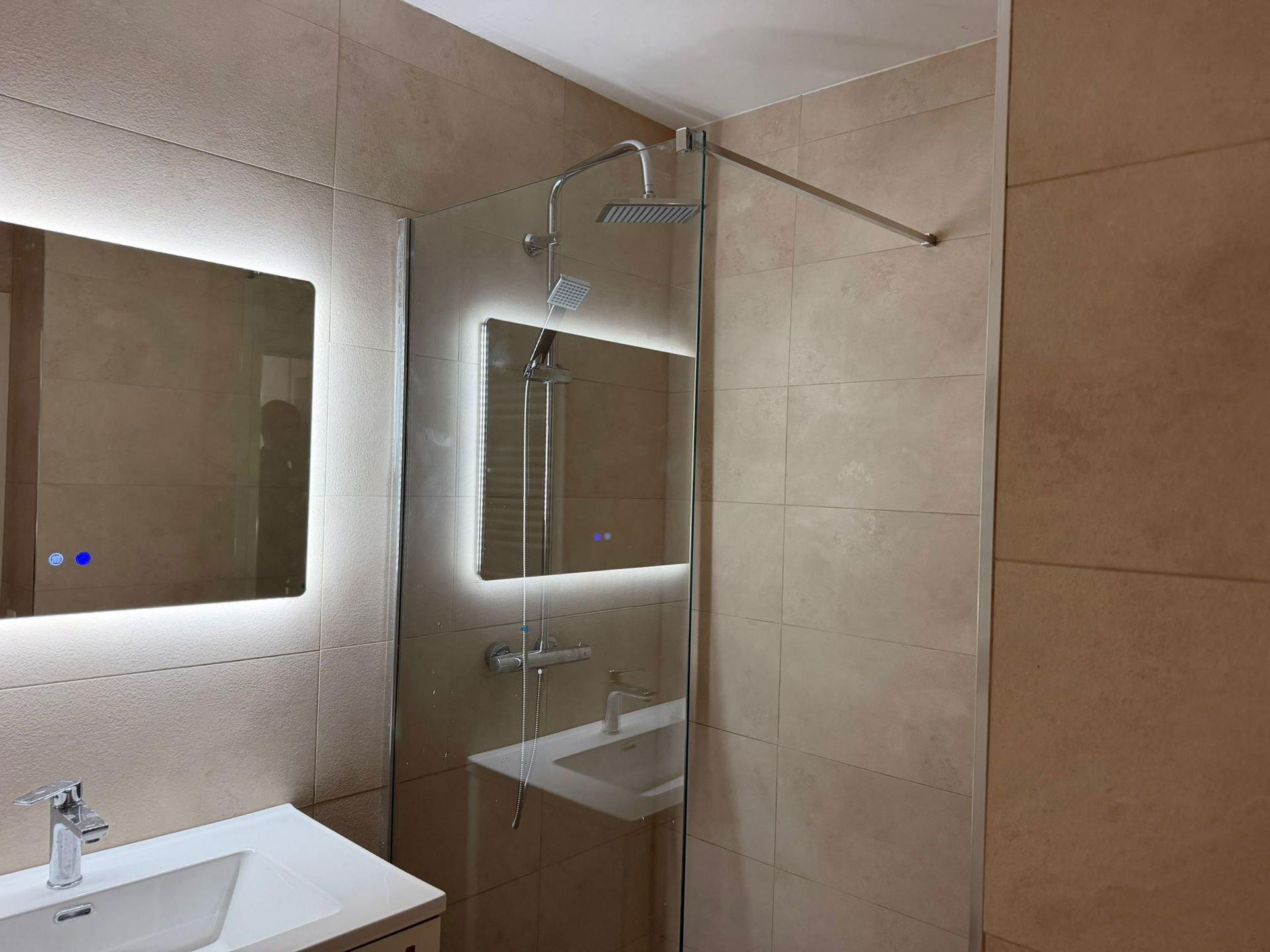 GENK te koop: gerenoveerd appartement met 2 slaapkamers - foto 5