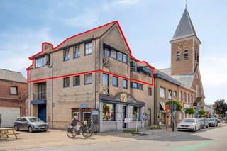 Ben je op zoek naar een comfortabel en stijlvol appartement op een centrale ligging in een charmant dorp? Dit instapklare appartement op de...