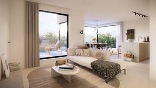 Bent u op zoek naar exclusief wonen met alle comfort? Dit prachtige dakappartement in Residentie Carolus combineert een doordachte indeling, hoogwaardige afwerking en een uitstekende ligging in het centrum van Oud-Turnhout. Met een opp van 105,6 m² en een zuidterras van 16 m² geniet u van een lichtrijke leefomgeving en een aangename buitenruimte.<br />Verkoop onder registratierechten. Betaling bij oplevering.<br /><br />Het appartement beschikt over een ruime leefruimte met open keuken, 2 volwaardige slaapkamers, een stijlvolle badkamer met bad en douche, een apart gastentoilet en een praktische berging. Grote raampartijen zorgen voor een optimale lichtinval en een mooi contact met het terras.<br /><br />Ook op technisch vlak is dit appartement volledig uitgerust met een luxueuze AEG-keuken, parketvloeren, vloerverwarming via een individuele lucht-waterwarmtepomp, ventilatiesysteem D, 5 zonnepanelen, aluminium buitenschrijnwerk, videofoon, lift, screens en rolluiken. Dankzij het E-peil lager dan E20 woont u bijzonder energiezuinig en geniet u van een uitstekend wooncomfort.<br /><br />Privatieve parkeerplaats en/of garagebox verplicht bij aan te kopen.<br /><br />Een uniek dakappartement voor wie op zoek is naar een stijlvolle, energiezuinige woning met alle voorzieningen binnen handbereik.