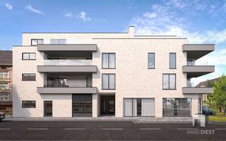<p><span>Brandon is een eigentijds woonproject in Leopoldsburg dat design en comfortabel wonen moeiteloos samenbrengt. Het gebouw onderscheidt zich door een verfijnde, strakke gevel in lichte baksteen en donkergrijze balkonranden, waardoor het een moderne en tijdloze uitstraling krijgt die perfect past in de stedelijke omgeving. Binnen word je verwelkomd door ruimtelijke, lichtintense leefruimtes met open indelingen die flexibel inzetbaar zijn voor verschillende levensfases.</span></p><p><span> </span></p><p><span>10 APPARTEMENTEN = REEDS 2 VERKOCHT</span></p><p><span>1 HANDELSRUIMTE = VERKOCHT</span></p><p><span> </span></p><p><span>Appartement 1.1 is een appartement op de eerste verdieping van 93,11m2 met 2 slaapkamers een ruime leefruimte met open keuken en een terras van 11,72m2!</span></p><p><span> </span></p><p><span>Locatie en leefomgeving</span></p><p><span>Brandon ligt in het centrum van Leopoldsburg, met gemakkelijke toegang tot de lokale winkels, horecazaken, ontspanningsmogelijkheden, groenvoorzieningen en openbaar vervoer.</span></p><p><span>Het project is ontworpen met oog voor veiligheid, comfort en een aangename en rustige woonervaring in een dynamische buurt.</span></p><p><span> </span></p><p><span>Waarom kiezen voor Brandon</span></p><p><span>- Eigentijds ontwerp met hoogwaardige materialen en afwerking</span></p><p><span>- Ruime appartementen </span></p><p><span>- Doordachte leefruimte met veel daglicht en aangename verbinding tussen binnen en buiten</span></p><p><span>- Energiezuinige oplossingen en duurzame bouwkwaliteit</span></p><p><span>- Centrale ligging in Leopoldsburg met alle voorzieningen binnen handbereik</span></p><p><span> </span></p><p><span>Brandon biedt een aantrekkelijke combinatie van stijl, comfort en praktische leefruimte.</span></p><p><span> </span></p><p><span>Neem contact op voor een project presentatie, aanvullende details en om de mogelijkheden van deze bijzondere woning zelf te beleven.</span></p><p><span> </span></p><p><span>Jouw visie </span></p><p><span>Onze Expertise</span></p><p><span>Jeroen helpt je graag verder</span></p><p><span>Bel 0478/766.000</span></p><p><span> </span></p>