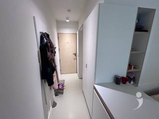 <p><span>*</span><span> Bezoek aan te vragen via student@immolivit.be </span></p><p><span>** Alleen voor studenten - 2de semester. Vrij vanaf 01/02/2026.</span></p><p><span> </span></p><p><span>Project Archive 0.2 bevindt zich aan de Mechelsestraat 165, een historische en charmante straat in het hart van Leuven, vlakbij het bruisende stadscentrum en op wandelafstand van de universiteitscampussen. Deze locatie combineert de sfeer van het oude Leuven met de dynamiek van het studentenleven.</span></p><p><span> </span></p><p><span>Dankzij de centrale ligging is Archive 0.2 vlot bereikbaar met de fiets, te voet en via het openbaar vervoer. In de directe omgeving vind je tal van gezellige eet- en studeerplekjes. Het project biedt moderne en comfortabele studentenkamers, perfect afgestemd op de noden van studenten die op zoek zijn naar rust, comfort en een inspirerende woonomgeving in Leuven.</span></p><p><span> </span></p><p><span>Deze kamer is gelegen aan de achterkant van residentie Archive 0.2 op de gelijkvloerse verdieping en beschikt over een eigen badkamer met wastafel, douche, en toilet. Daarnaast is er ook een ingebouwde koelkast.  Vanuit de kamer heb je ook nog eens toegang tot het privé terras en de gemeenschappelijke tuin.</span></p><p><span>Voor het kookplezier kan er gebruik gemaakt worden van de gemeenschappelijke keuken met eigen keuken locker tevens is er ook een gemeenschappelijke ontspanningsruimte. </span></p><p><span> </span></p><p><span>Voor deze kamer bedraagt de maandelijkse huurprijs €820 exclusief de forfait voor nutsvoorzieningen van €80/maand.</span></p><p><span> </span></p>