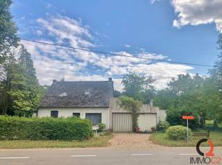 Zeer landelijk gelegen renovatieproject (OB) op een perceel van +/- 11A 32CA.Deze bestaande en totaal te renoveren woning is hoofdzakelijk gelegen in...