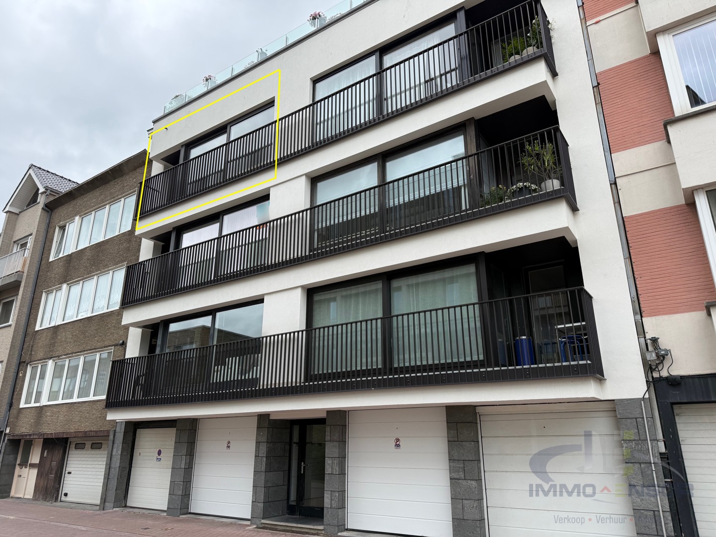 Stijlvol gerenoveerd appartement met 2 slaapkamers en 2 terrassen - foto 2
