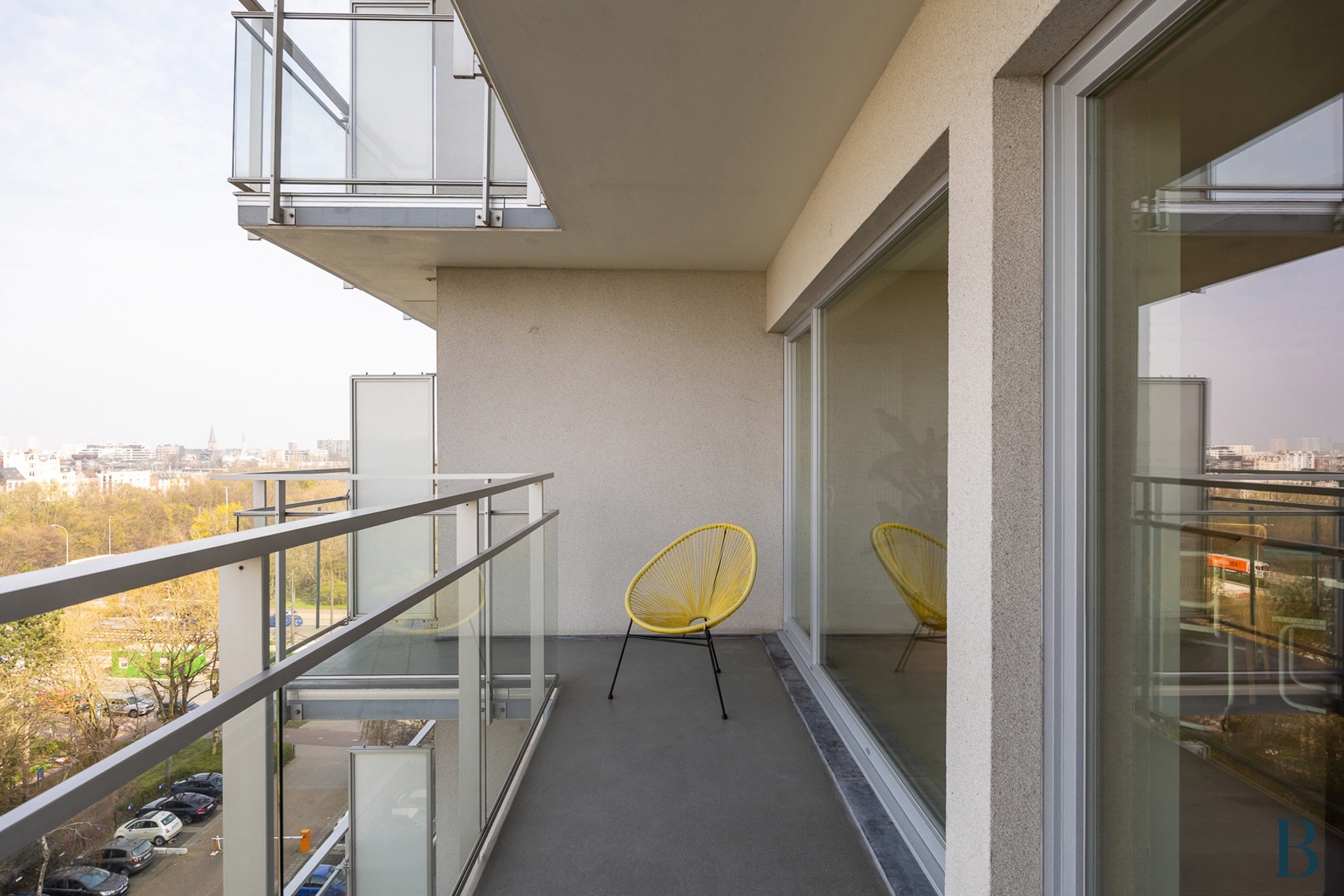 Lichtrijk gerenoveerd 2 slpk met 2 terrassen - foto 5