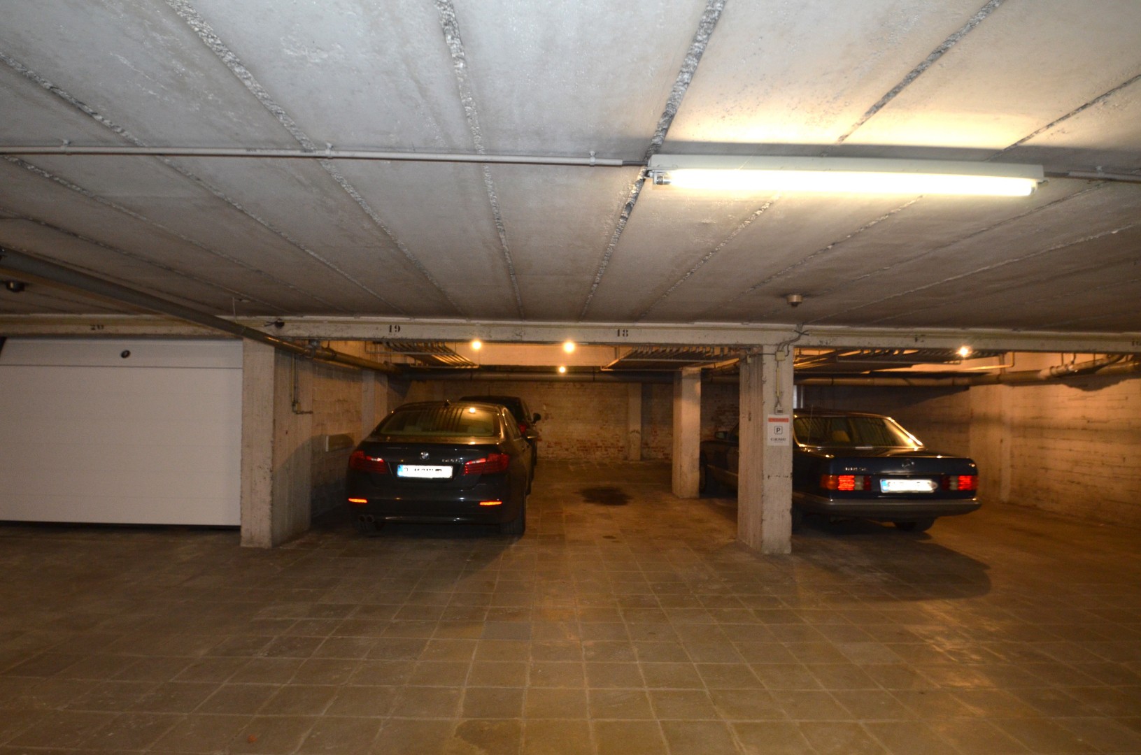 Ruime autostaanplaats gelegen op de Rederskaai te Zeebrugge - foto 2