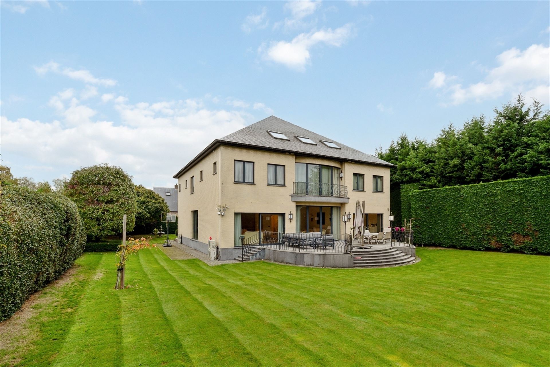 House for sale in Antwerp with 6 bedrooms - photo 1