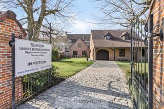 Een unieke en ruime burgerwoning met bijgebouw, gelegen nabij Aalbeke centrum.Deze gezinswoning, gebouwd in 1984 met kwalitatieve materialen en in...