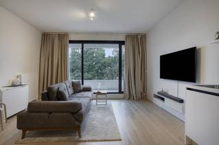 Gerenoveerde studio 40m² te koop vlakbij het centrum van Antwerpen. De studio is gelegen in een residentiële omgeving in Borgerhout en ligt in de nabijheid van openbaar vervoer en belangrijke invalswegen. Indeling - inkom - slaapruimte - keuken - leefruimte - badkamer - apart toilet - terras Troeven - terras - kelder De studio wordt momenteel verhuurd aan €700/maand.Deze studio te koop te Antwerpen wordt aangeboden voor een prijs van 179.500 euro. Bent u geïnteresseerd in een appartement of woning te koop in Antwerpen? Aarzel dan niet om ons te contacteren. Had u graag uw eigen eigendom te koop aangeboden contacteer ons dan voor een vrijblijvende schatting, telefonisch op het nummer 03/206.76.76 of per mail naar antwerpen@dewaele.com. Ook voor alle andere vragen omtrent vastgoed kan u steeds bij ons kantoor in Antwerpen terecht!