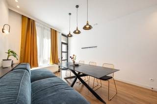 Rendabele Airbnb of co-housing met vier slaapkamers en stadskoer op een toplocatie nabij de Meir te hartje Antwerpen!De woning werd in 2024 van A tot...