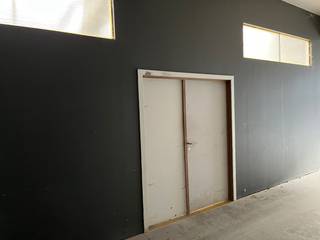 Magazijn/opslagruimte/ werkruimte te huur van ongeveer 90 m2. Aanwezig zijn: water, elektriciteit ( bedrijfsstroom), toilet en wasbak. Er is...