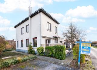 Nous vous proposons avec fierté cette villa à rénover, située au 2, Taliterstraat à Koksijde-Bad.Cette maison de caractère, pleine de potentiel,...