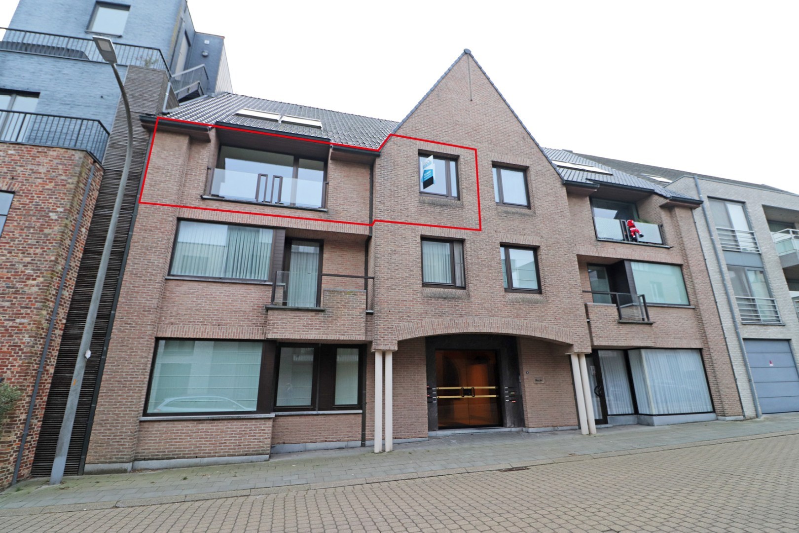 Gerenoveerd appartement met carport - foto 2