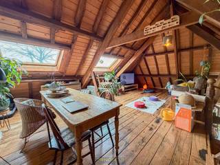 Op een GUNSTIGE LIGGING te Melden, een deelgemeente van Oudenaarde, bevindt zich dit CHARMANT DUPLEX APPARTEMENT. De woning is IDEAAL GELEGEN nabij...