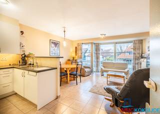 Koksijde-Bad, Residentie Magritte, Modern appartement met 2 slaapkamers rustig gelegen in het centrum, 1e verdieping met lift.Bestaande uit:...