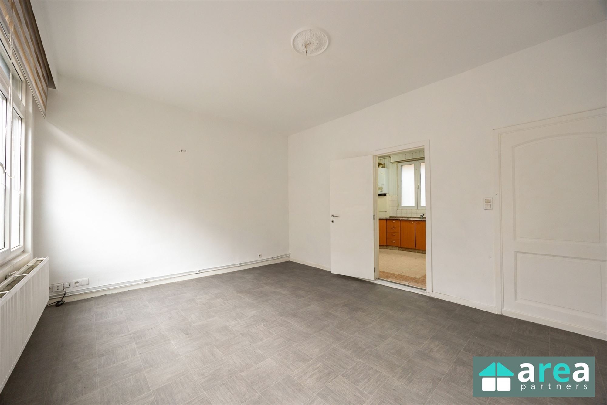 Opbrengsteigendom bestaande uit handelszaak + 3 appartementen - foto 3