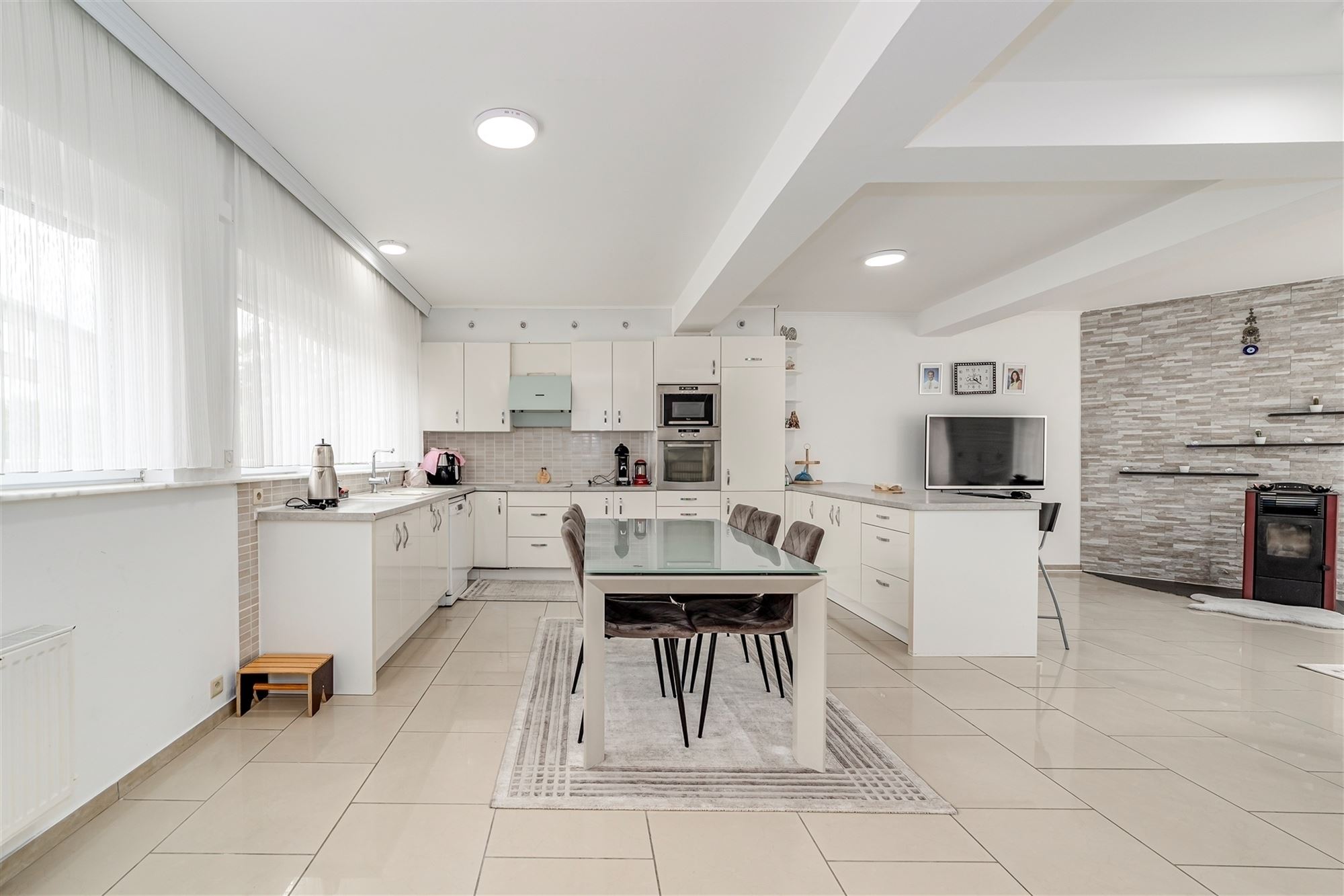 Huis te Hoboken met 4 slpk en 2 garages - foto 4
