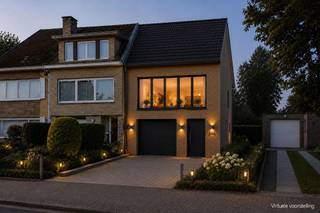 Ontdek dit stuk grond, gelegen in de Sint-Gillis-baan te Sint-Niklaas, met vlotte verbinding naar verschillende uitvalswegen. Gunstig gelegen met een West-georiënteerde tuin die zicht geeft op agrarisch gebied, ideaal voor uw bouwdroom.<br /><br />De grond heeft een oppervlakte van 700 m². <br />Geen bouwverplichting. <br /><br />De bouwvoorschriften: <br />- Er kan gebouwd worden aan de straatzijde, tegen de woning met nr. 84.<br />- Hierbij moet de voorbouwlijn van nr. 84 gevolgd worden.<br />- De maximale bouwdiepte is 18 m op het gelijkvloers en 12 m op de verdieping.<br />- Het voorste dakvlak moet aansluiten bij nr. 84.<br />- Er moet minstens 3 m tot de zijdelingse perceelsgrens met nr. 88 gehouden worden.<br />- De gevelbreedte van de nieuwe woning is minimaal 6 m.<br />- Achteraan het perceel zijn geen bouwmogelijkheden i.f.v. woningbouw.<br />- Het betrokken perceel is voor de eerste 50 m woongebied en daarna agrarisch gebied.<br />- Elke woonontwikkeling moet zich aan op voorliggende locatie aan de straatzijde bevinden.<br />- Er zijn maximaal 2 bouwlagen afgedekt met een zadeldak aanvaardbaar.<br />- Gezien de geringe breedte van het perceel is een inpandige garage (dus een garagepoort in de voorgevel) niet aangewezen.<br />- Er is enkel een ééngezinswoning aanvaardbaar, appartementen worden op voorliggende locatie ongunstig geadviseerd.<br /><br />Wil u meer informatie over deze grond?<br /><br />Neem dan zeker contact met ons op via het nummer 03/775.44.10 of stuur een e-mail naar info@immo-jet.be, wij helpen u graag verder!
