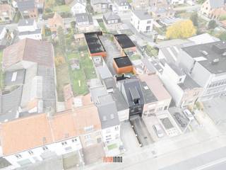 In het rustige en gegeerde Sint-Michiels (Brugge) bieden wij deze uiterst interessante opbrengsteigendom aan, bestaande uit een duplexappartement...