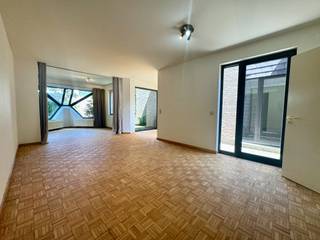 INDIEN U EEN BEZOEK WENST IN TE PLANNEN GELIEVE EEN BEZOEK AAN TE VRAGEN VIA WWW.HILLEWAERE.BE VIA DE RODE KNOPDit leuke appartement bevindt zich op...