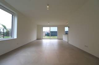 Op zoek naar een moderne, lichtrijke en energiezuinige woning?Deze recente nieuwbouwwoning, gelegen in een doodlopende en kindvriendelijke straat in...