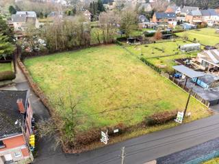 In een rustige en aangename omgeving in Scherpenheuvel-Zichem bevindt zich deze ruime bouwgrond van 1.091 m², ideaal voor het realiseren van een...