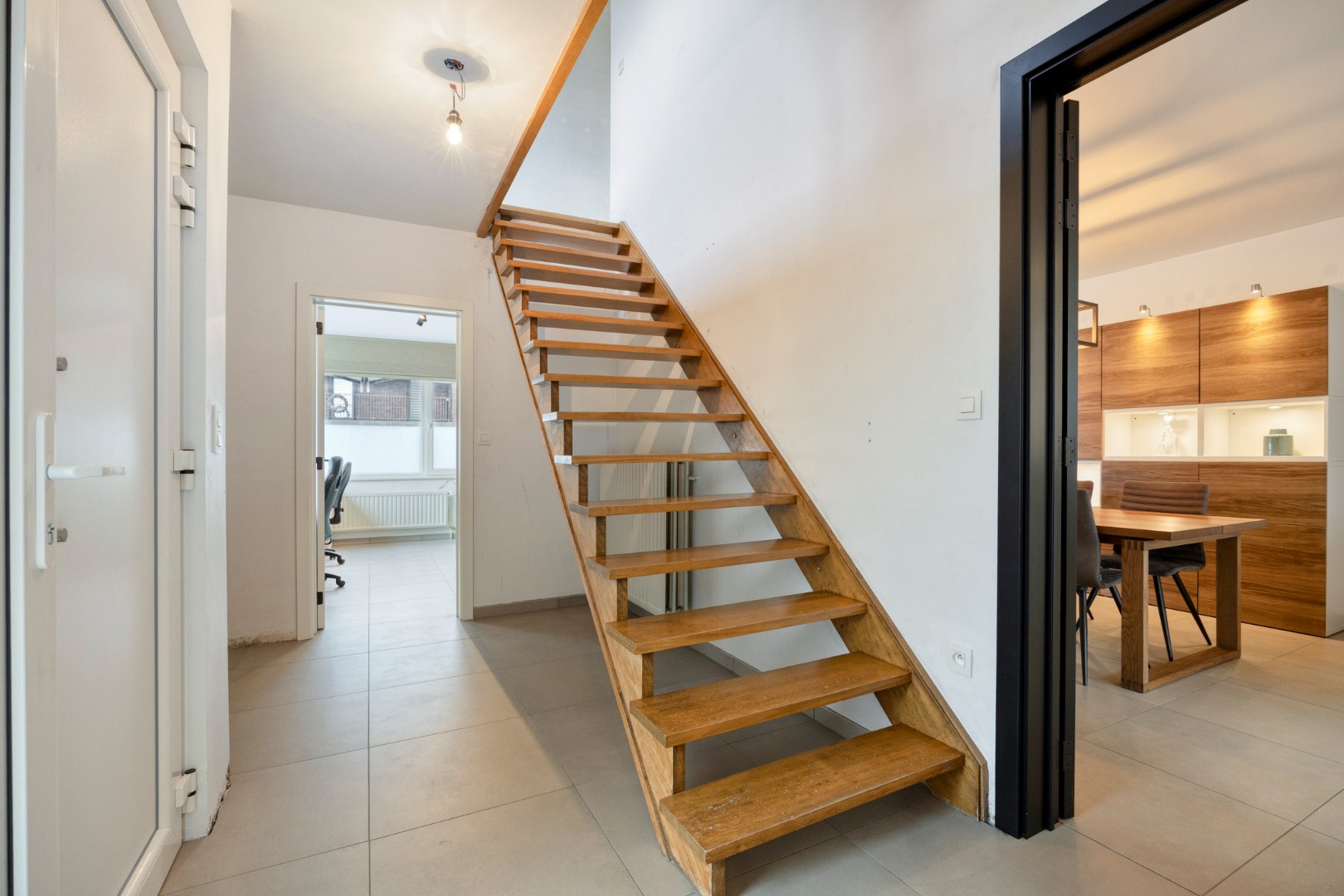 Halfopen bebouwing met 4 slaapkamers, garage en tuin vlakbij het centrum van Tienen – EPC 295 kWh/m² - bewoonbare opp. 178 m² - foto 3