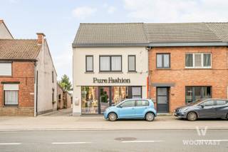 OPEN BEZOEKMOMENT OP WOENSDAG 07/10 TUSSEN 17h30 - 18:30!<br /><br />Ben je op zoek naar een duplex appartement in Lokeren met een gezellige leefruimte, ruim terras met zicht op de velden, 2 slaapkamers, moderne badkamer met inloopdouche en keuken voorzien van het nodige comfort? Dan hebben wij goed nieuws voor u!<br /><br />Dit mooie duplex appartement in Lokeren is een topper in zijn categorie en biedt u alle luxe en comfort die je zoekt. Het appartement beschikt over 2 slaapkamers en een moderne badkamer met inloopdouche. De keuken is voorzien van alle nodige apparatuur en biedt jou alle comfort die je nodig hebt om heerlijk te koken. De gezellige leefruimte is perfect om te ontspannen na een drukke dag en biedt jou een prachtig uitzicht op de velden. Het ruime terras is de ideale plek om te genieten van de rust en het mooie uitzicht.<br /><br />Aarzel niet om een afspraak te maken om dit appartement te bezichtigen en ontdek zelf de vele troeven.