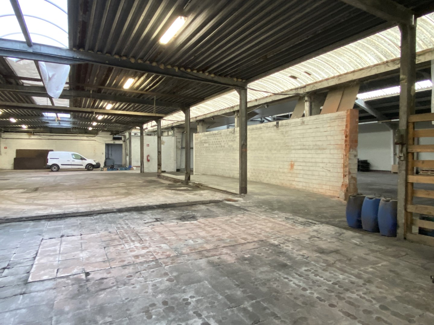 ATELIER MET BUREEL IN HARTJE PITTEM - IDEAAL VOOR DETAILHANDEL! - foto 5