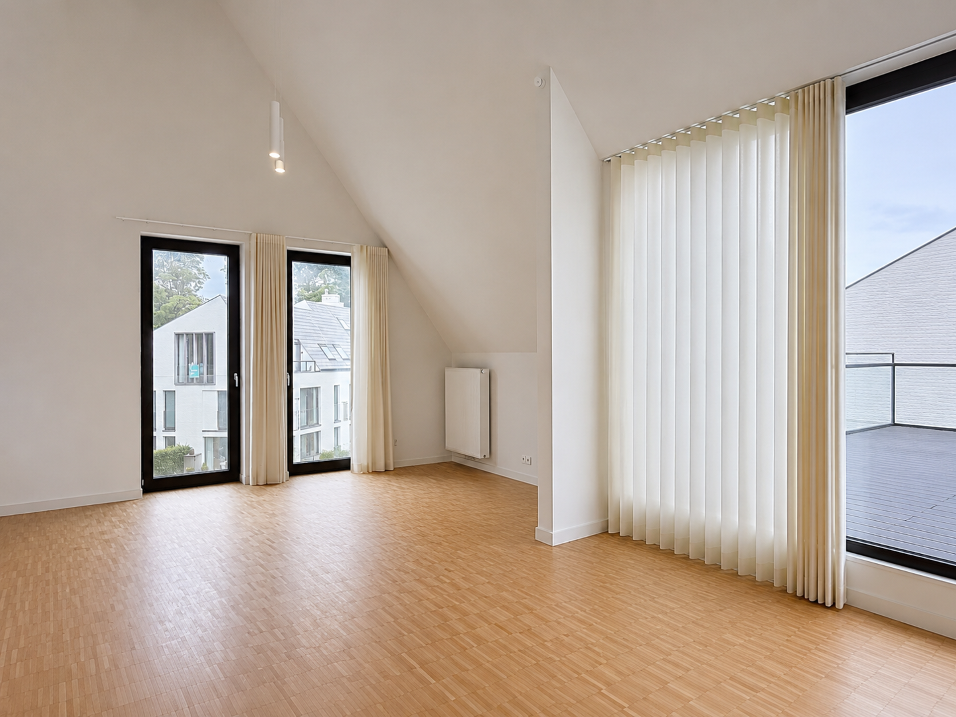 Recent appartement met 2 slaapkamers, terras + staanplaats - foto 4
