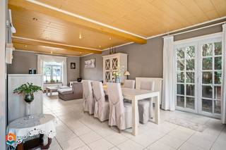 Op een uitstekende locatie, in een doodlopende straat te Heist-op-den-Berg, bevindt zich deze instapklare woning met 3 slaapkamers en tuin. De...