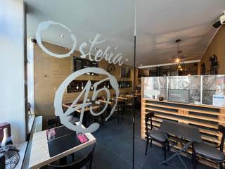 In het commerciële centrum van Brugge vinden we dit over te nemen restaurant terug. Het pand ligt op wandelafstand van De Markt, de winkelstraten,...