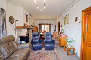 Deze solide, goed onderhouden woning is zeer rustig gelegen, nabij het centrum van Sint-Amands en biedt enorm veel mogelijkheden. Ingedeeld als...