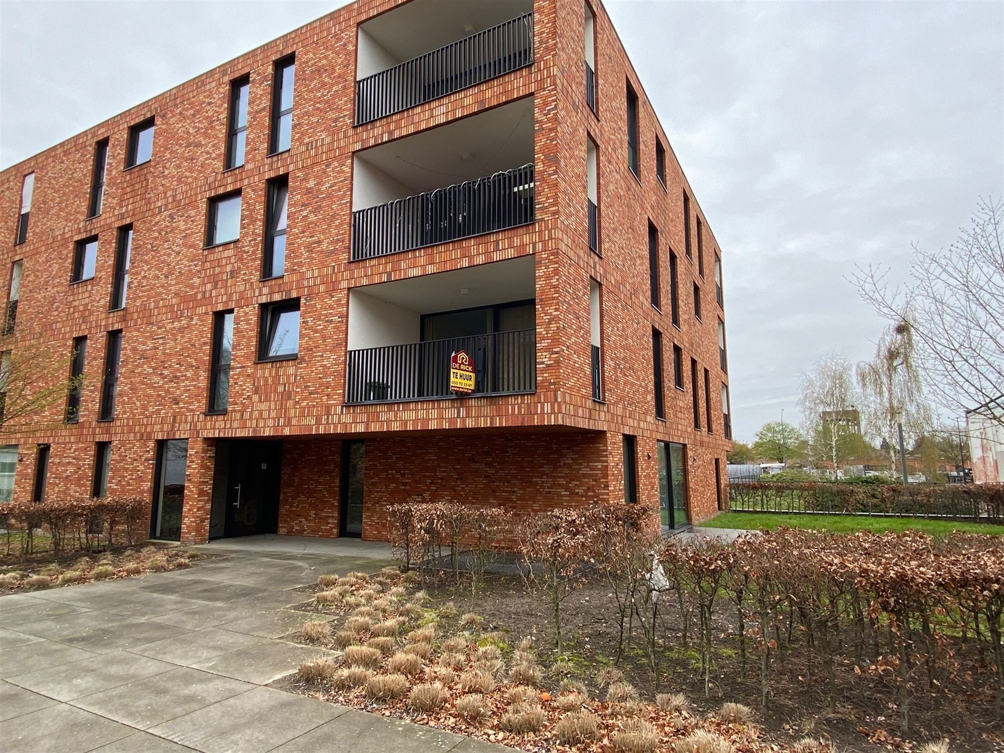 Modern 2 slaapkamer appartement met ruim terras - foto 1