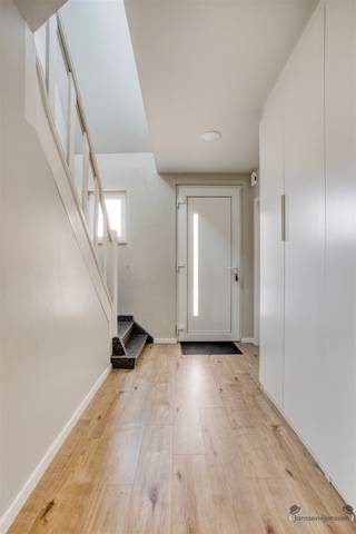 COMPLETELY RENOVATED HOB ON TOP LOCATION ON QUIET SQUARE IN GENKAre you looking for a house ready to move in with space, comfort and a quiet...