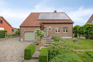 Hier voel je je meteen thuis. Deze charmante woning in het landelijke Drieslinter combineert ruimte, comfort en rust met een verrassend vleugje...