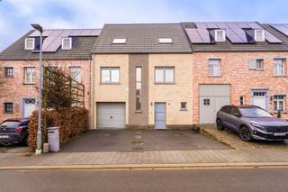 Recent family home (2009) in a quiet residential area, prime location in PutteThis modern, slightly to refurbish family home, built in 2009, is...