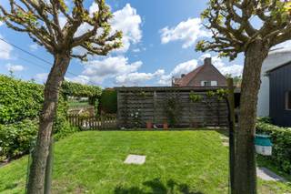 Dit prachtig aanbod is perfect gelegen tussen Ardooie, Izegem, Tielt & Roeselare!De super ruime woning heeft volgende indeling op de gelijkvloerse...