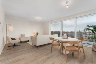 LANCERING - RESIDENTIE TINE | Energiezuinige & kwalitatieve appartementen<br /><br />Residentie Tine bestaat uit 14 hoogwaardig afgewerkte appartementen. Er wordt gebruik gemaakt van vooruitstrevende technieken en architectuur. Elk appartement is voorzien van een warmtepomp, vloerverwarming en zonnepanelen, twee slaapkamers, badkamer, apart toilet, berging, volledig uitgeruste keuken en zeer ruime terrassen. <br /><br />Het project geniet van een perfecte bereikbaarheid, een absolute troef van deze residentie. Winkelen, onderwijs, genieten en ontspanning,… allemaal op een boogscheut verwijderd zowel te voet als met de fiets. Ook het vernieuwde station is vlot bereikbaar.<br /><br />Het project biedt tal van voordelen: <br /> - warmtepomp & zonnepanelen <br /> - gebruik van kwalitatieve materialen <br /> - vlotte bereikbaarheid <br /> - 6% BTW mogelijk<br /> - duurzaam en toekomstgericht<br /><br />Mogelijkheid tot aankoop van ondergrondse garage, autostaanplaats of berging.<br /><br />Verkoop onder btw-stelsel (ook 6% btw mogelijk) <br />E-Peil 30 <br /><br />Contacteer ons vrijblijvend voor meer info of vraag naar onze projectbrochure! <br /><br />Meer info op www.vastgoedvanoverschelde.be/projecten