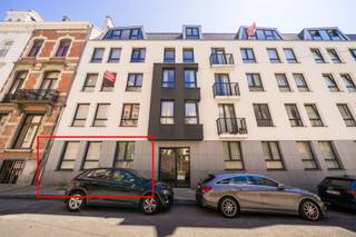 Prachtig, recent 2 slaapkamer gelijkvloers appartement op een super goede locatie in de Europese wijk. Inkomhal welke uitgeeft op een...