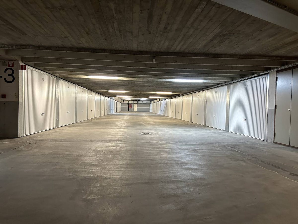 Box de garage à vendre sous le parc Joseph Stübbenpark à Duinbergen - photo 4