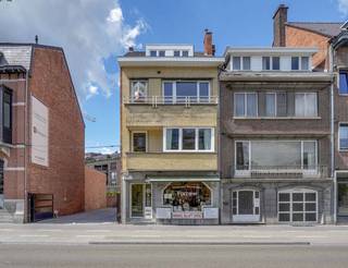 Uniek Gebouw met Handelspand en 2 Appartementen op Topligging in HasseltOp zoek naar een slimme investering op een toplocatie? Dan is dit...
