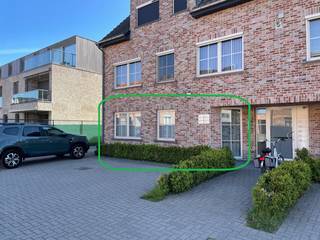 Zeer ruim (108m²) energiezuinig gelijkvloers appartement pal in het dorpscentrum van Hulshout gelegen met alle faciliteiten op wandelafstand...