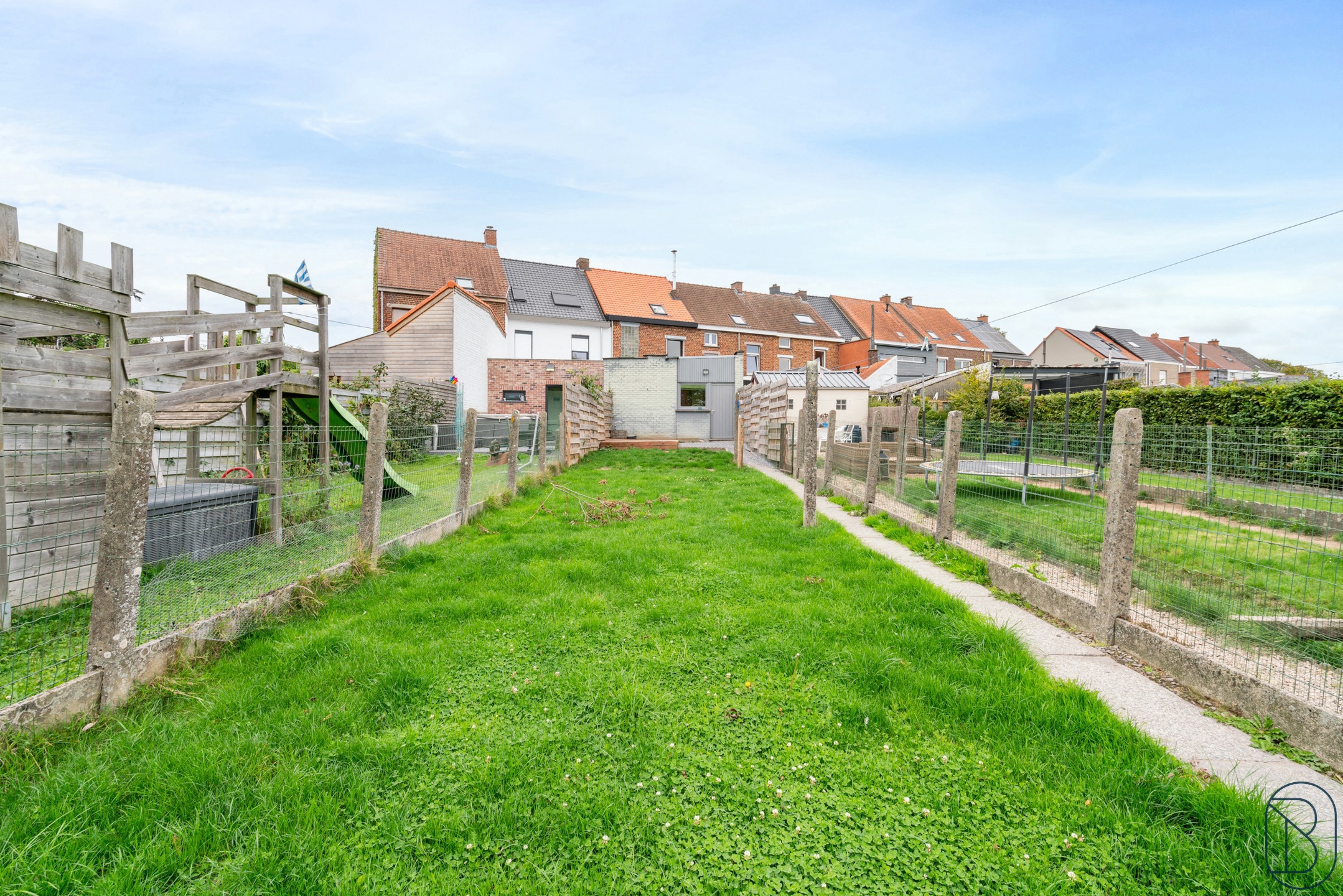 Rustig gelegen woning met vernieuwd dak en veel POTENTIEEL!  - foto 4