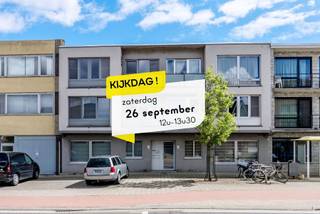 <p><strong>KIJKDAG | Kom op zaterdag 26 september vrijblijvend dit appartement ontdekken.<br />Welkom zonder afspraak tussen 12u en 13u30.<br /><br />Centraal gelegen appartement met ruime slaapkamers</strong></p>
<p>Dit aangename appartement, gelegen te Eersels, combineert comfort met een uitstekende en centrale ligging. Winkels, horeca en voorzieningen bevinden zich in de nabije omgeving, waardoor je hier geniet van vlot en praktisch wonen.</p>
<p>Bij het betreden van het appartement kom je in een inkomhal die toegang biedt tot alle ruimtes. De hal verbindt de twee ruime slaapkamers, de badkamer en de leefruimte met keuken, wat zorgt voor een praktische en overzichtelijke indeling.</p>
<p>De lichtrijke leef- en eetruimte biedt voldoende plaats om gezellig te ontspannen en gasten te ontvangen. Aansluitend vind je een geïnstalleerde keuken, voorzien van alle nodige comfort.</p>
<p>Verder beschikt het appartement over twee volwaardige en ruime slaapkamers, ideaal voor een koppel, klein gezin of als investering.</p>
<p><strong>Extra troef:</strong> mogelijkheid tot bij aankopen van een garage (mits meerprijs).</p>
<p>Kortom, een ideale opportuniteit voor wie op zoek is naar een comfortabel en centraal gelegen appartement in Tessenderlo.</p>