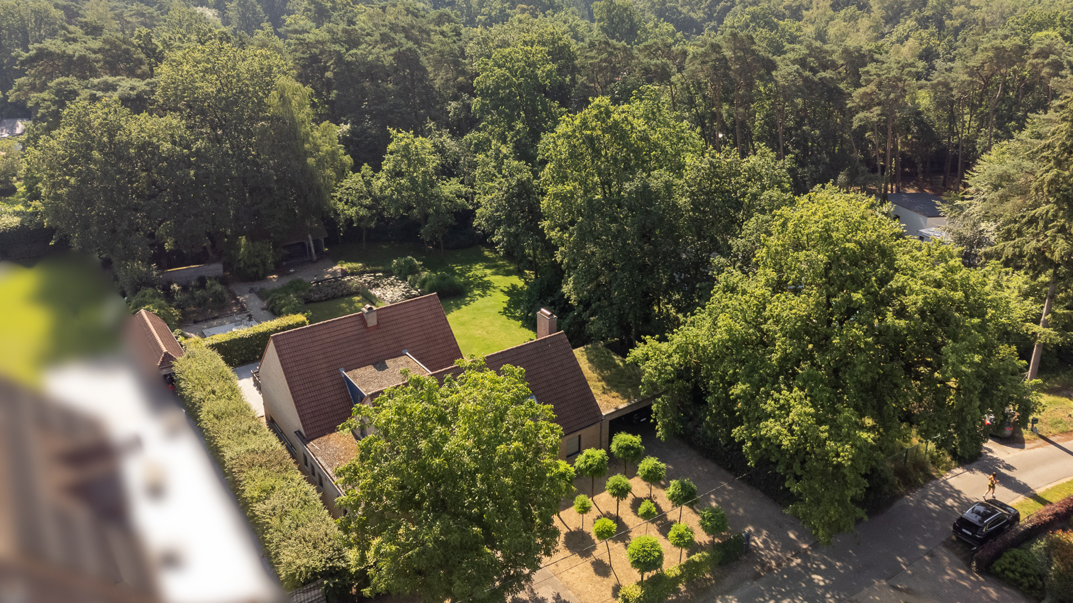 Ruime villa op 2.715 m² in een rustige en groene omgeving - foto 4