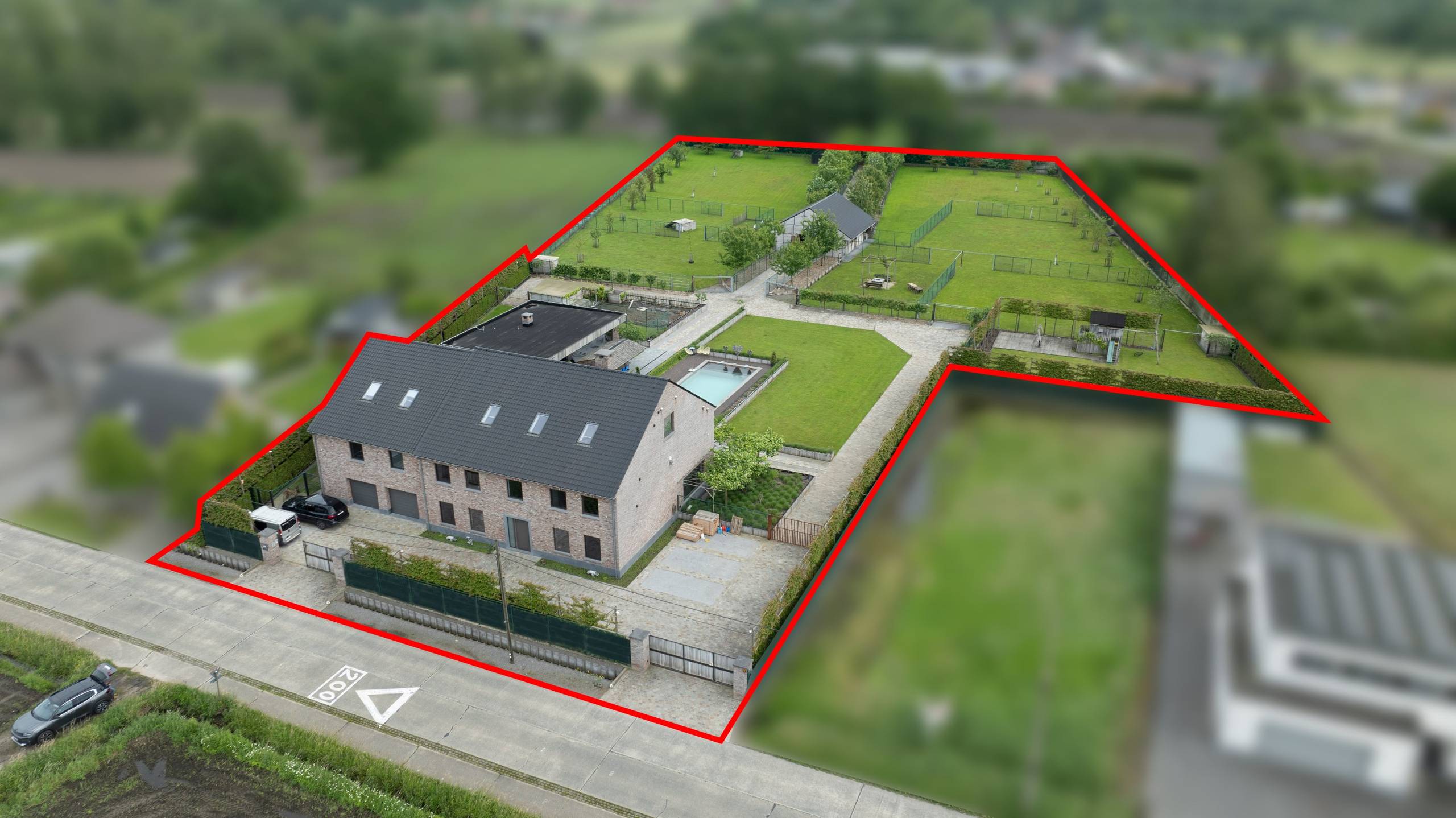 Exclusieve villa van 975m² op een perceel van ca. 1,3 Ha - foto 2