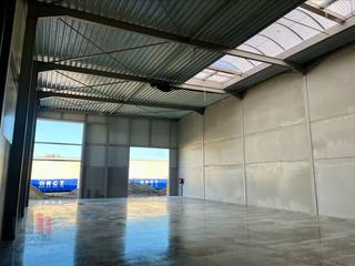 Nieuwbouw KMO-unit van 325 m² te huur,De casco KMO-unit heeft een vrije hoogte van +/- 6 m en is opgebouwd uit een staalconstructie in combinatie met...