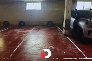 Een genummerde autostaanplaats in een afgesloten garagecomplex.<br />Staanplaats is te bereiken via een automatische poort. De ingang van het garagecomplex bevindt zich in de Lauwerstraat.<br /><br />Huurprijs €85 per maand excl. BTW