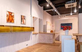 Instapklare winkel van +/- 70m² met een berging van +/-37m² te huur in de Drukkerijstraat.Deze is gelegen tussen de Nationalestraat en...